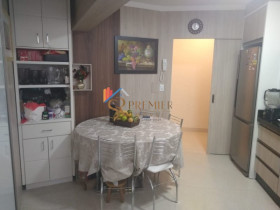 Apartamento com 3 Quartos à Venda, 103 m² em Agronômica - Florianópolis