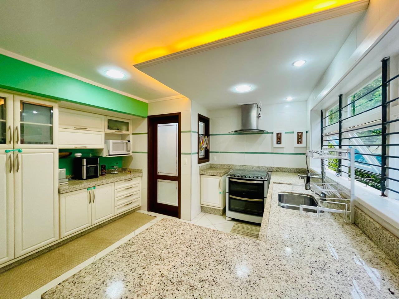 Foto do imóvel: Casa com 6 Quartos à Venda, 262 m²em Albuquerque - Teresópolis