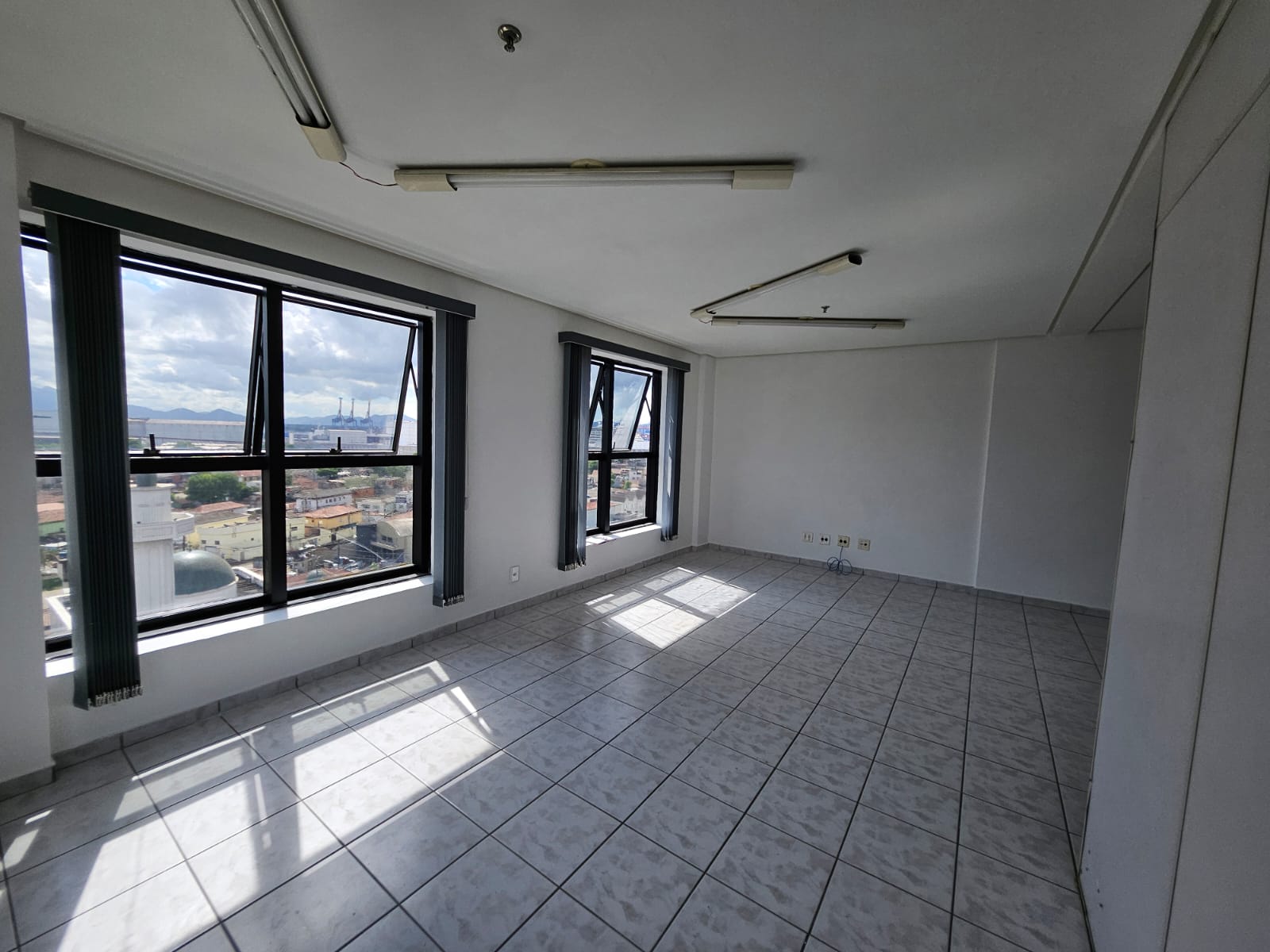 Foto do imóvel: Sala Comercial à Venda, 80 m² em  - 