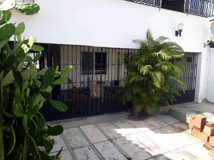 Imagem Casa com 5 Quartos à Venda, 200 m² em Campo Grande - Recife
