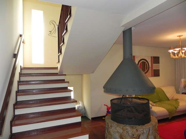 Imagem Casa com 4 Quartos à Venda, 570 m² em Várzea - Teresópolis