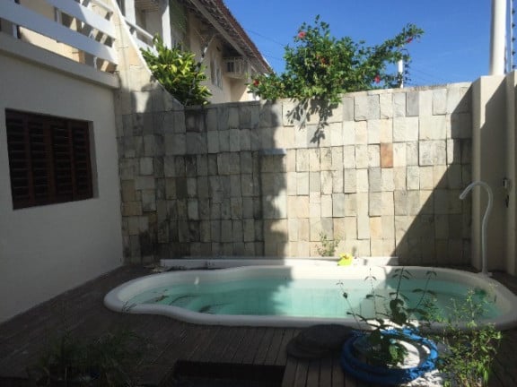 Imagem Casa com 4 Quartos para Alugar, 250 m²em Lagoa Nova - Natal