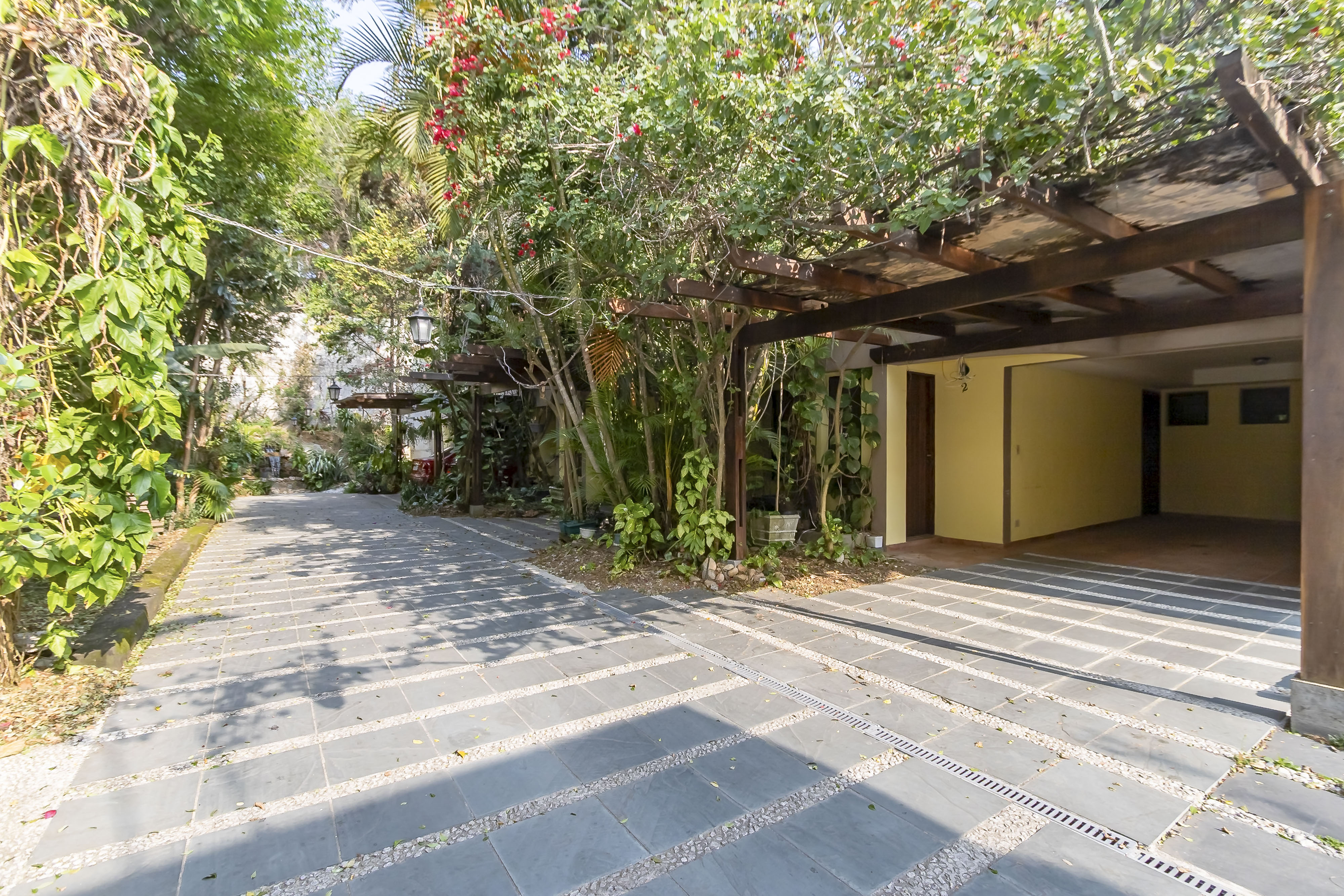 Foto do imóvel: Sobrado com 3 Quartos à Venda, 278 m²em Vista Alegre - Curitiba