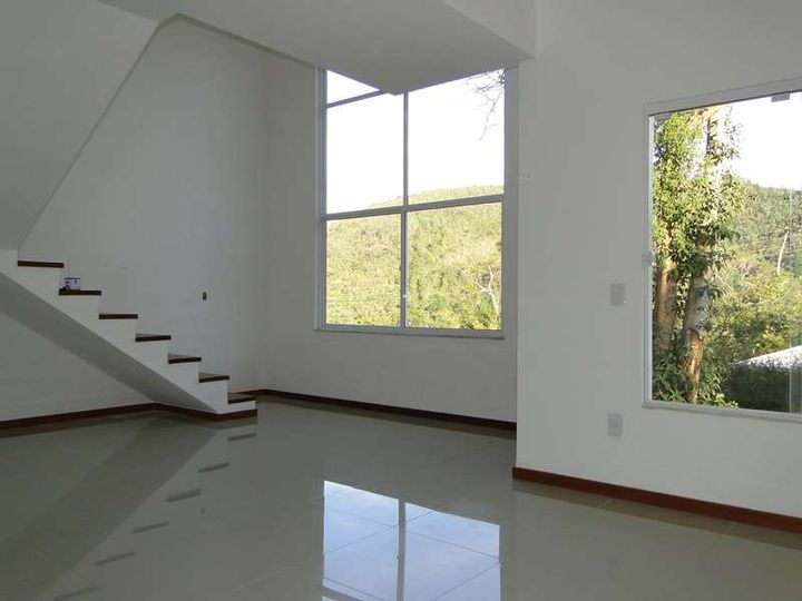 Imagem Casa de Condomínio com 3 Quartos à Venda, 376 m² em Várzea - Teresópolis