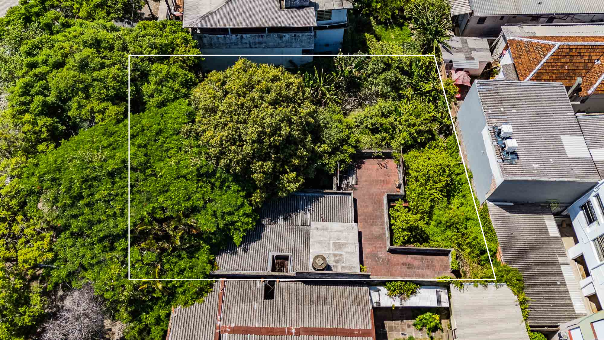 Foto do imóvel: Terreno à Venda, 705 m² em Vila Ipiranga - Porto Alegre