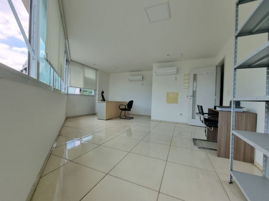 Foto do imóvel: Sala Comercial à Venda, 28 m²em Santa Rosa - Niterói