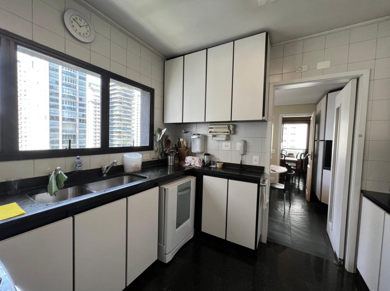 Imagem Apartamento com 4 Quartos à Venda, 220 m²em Itaim Bibi - São Paulo