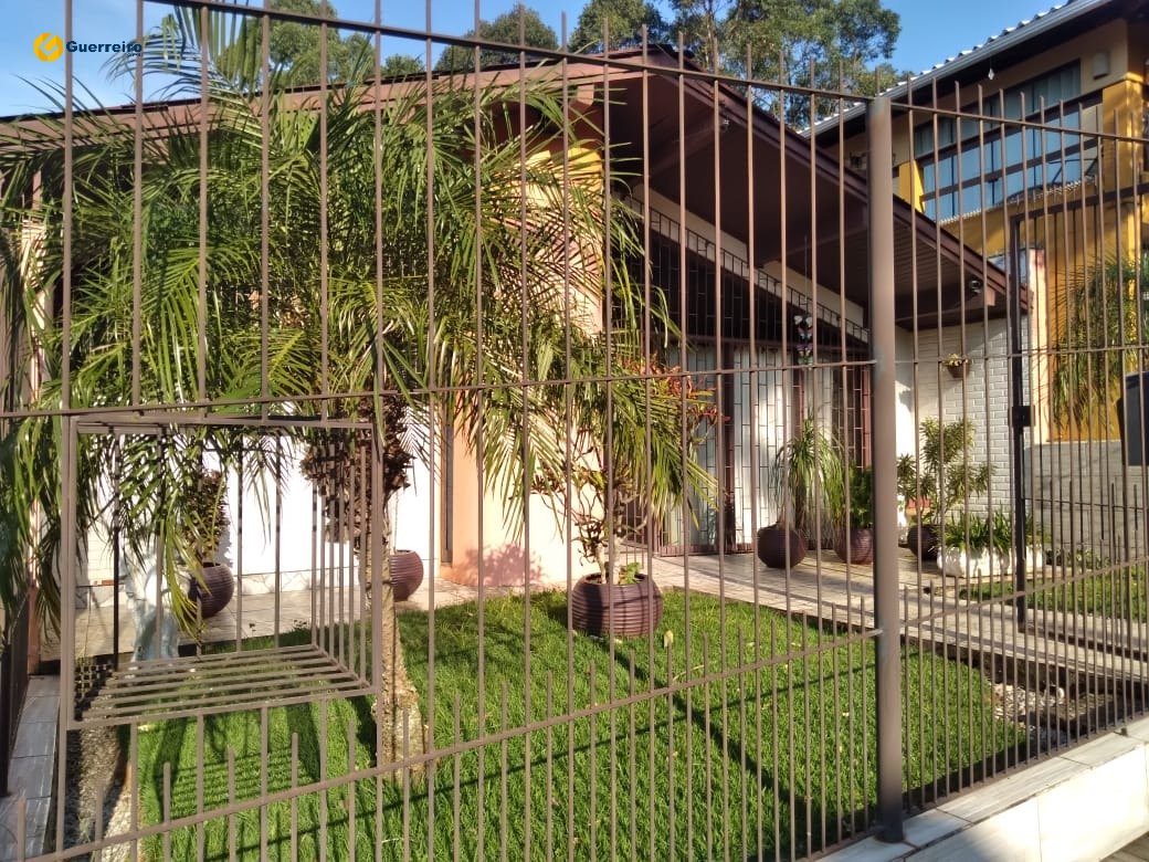 Foto do imóvel: Casa com 3 Quartos à Venda, 190 m² em Trindade - Florianópolis