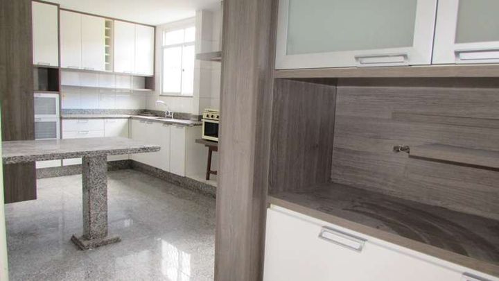 Imagem Casa com 3 Quartos à Venda, 360 m² em Várzea - Teresópolis