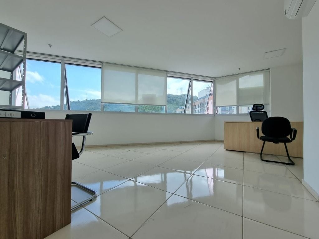 Foto do imóvel: Sala Comercial à Venda, 28 m²em Santa Rosa - Niterói