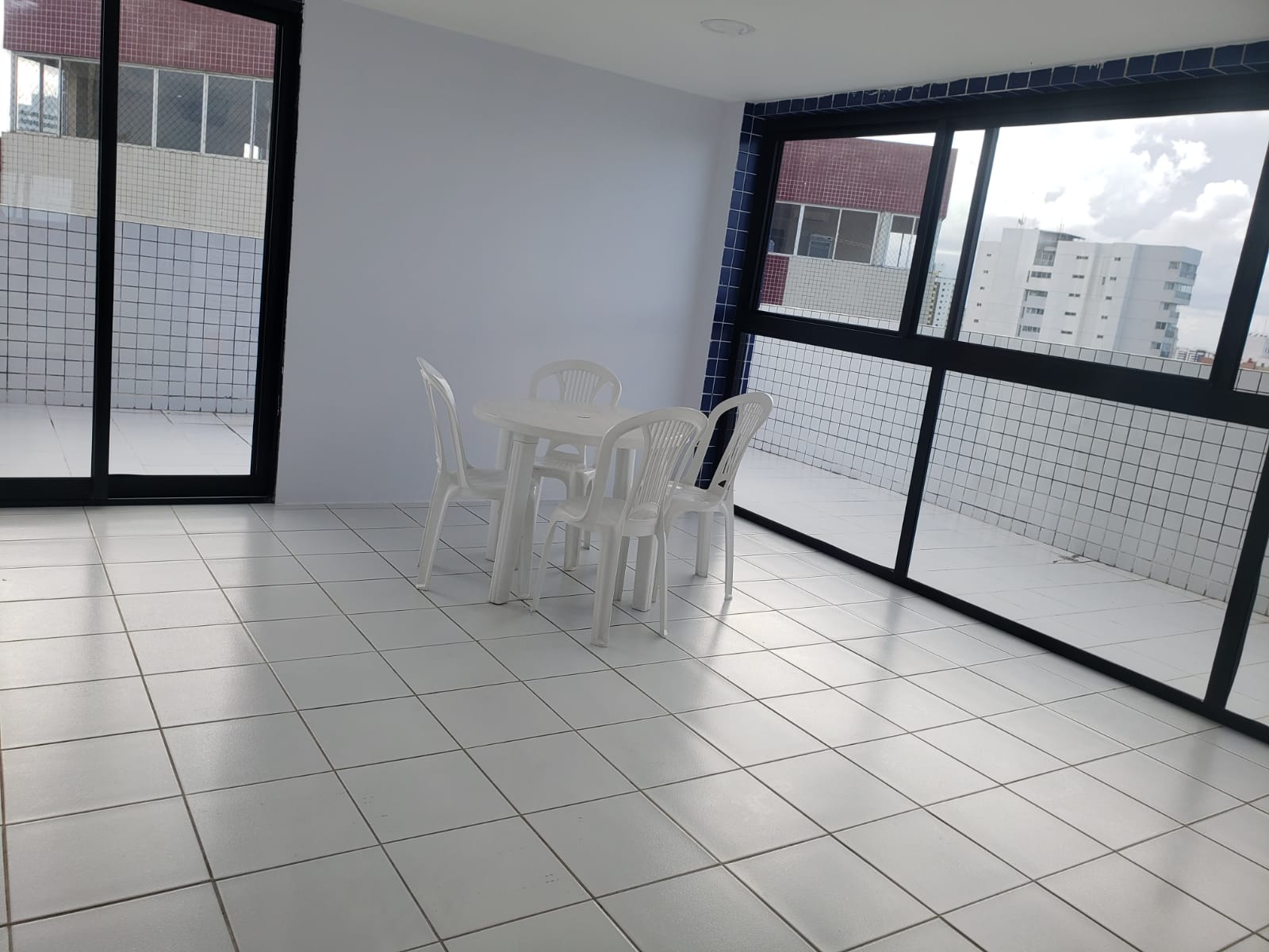 Imagem Apartamento com 2 Quartos à Venda, 44 m²em Candeias - Jaboatão dos Guararapes