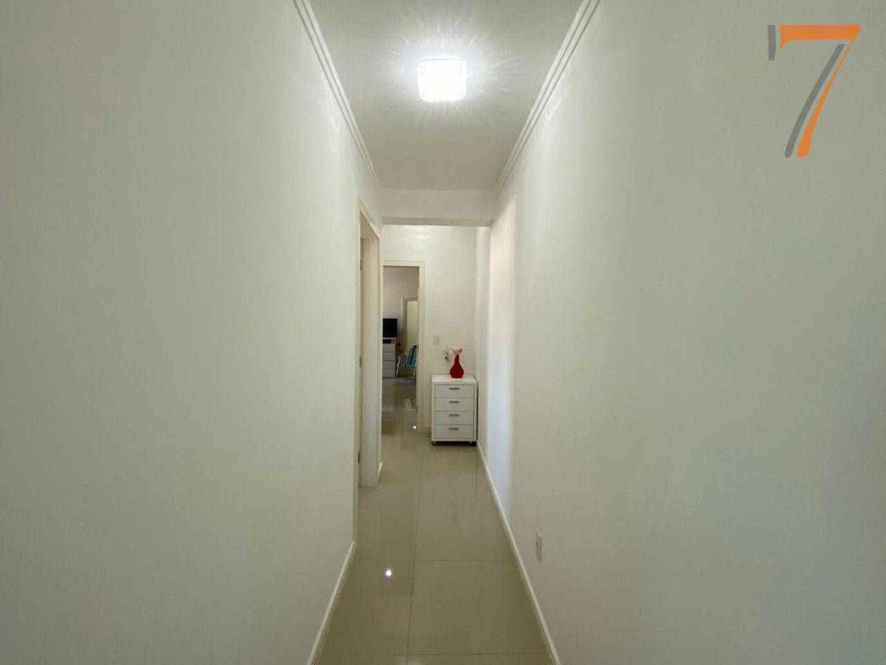 Imagem Apartamento com 2 Quartos à Venda, 75 m²em Centro - Palhoça