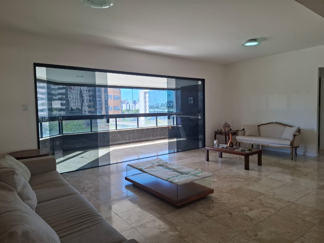 Foto do imóvel: Apartamento com 4 Quartos à Venda, 224 m² em Pituba - Salvador