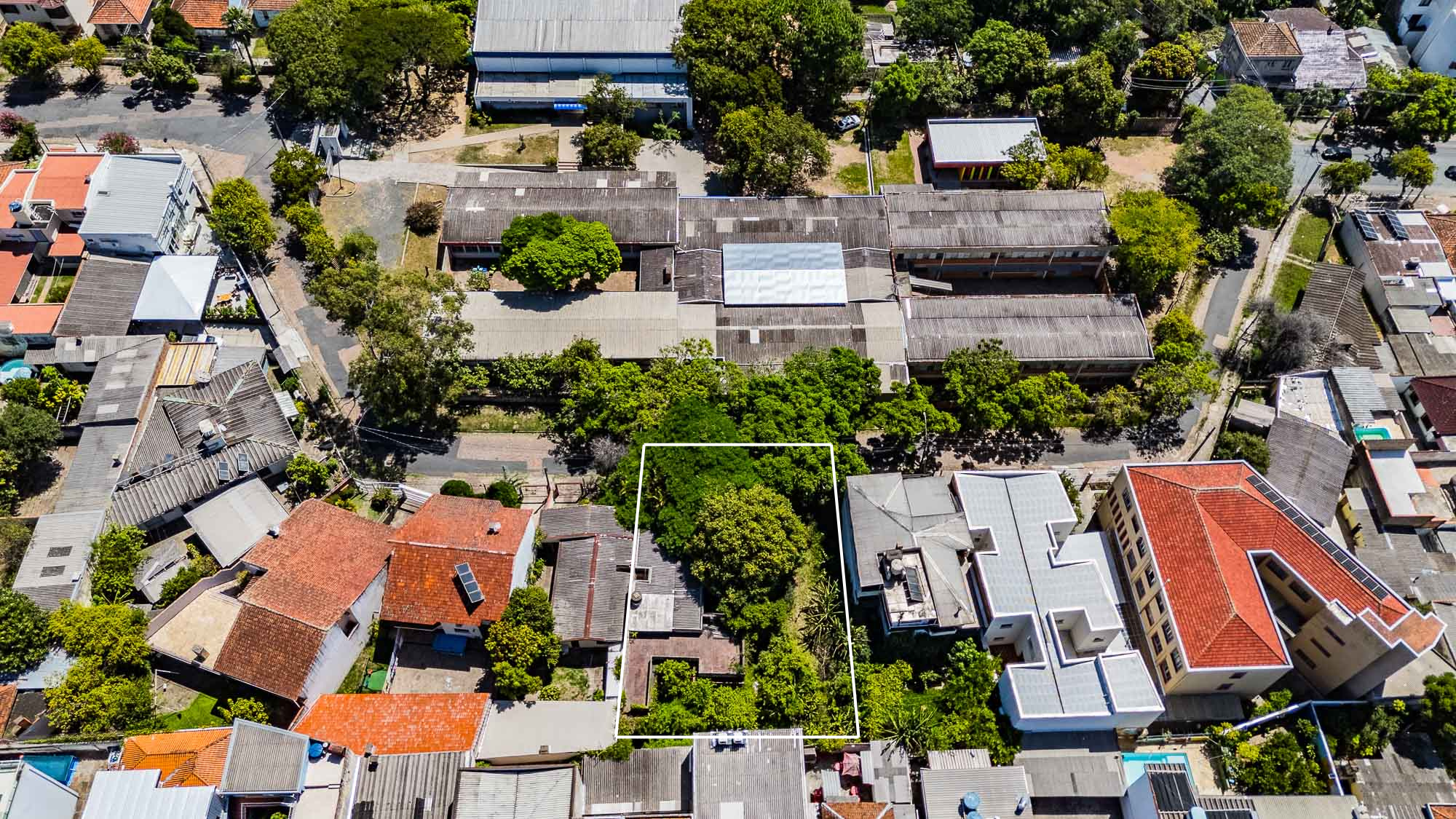 Foto do imóvel: Terreno à Venda, 705 m² em Vila Ipiranga - Porto Alegre