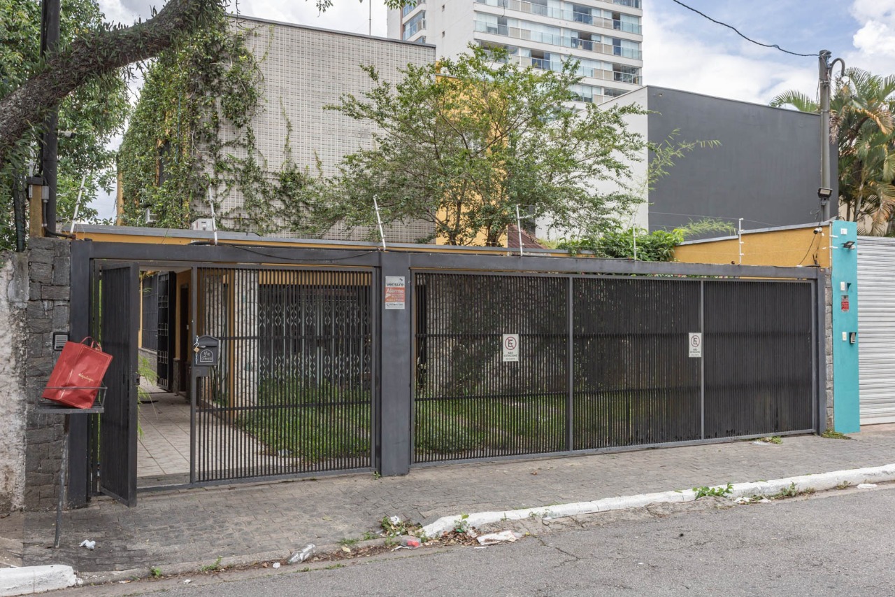 Foto do imóvel: Casa com 2 Quartos à Venda ou Locação, 237 m² em Cidade Monções - São Paulo