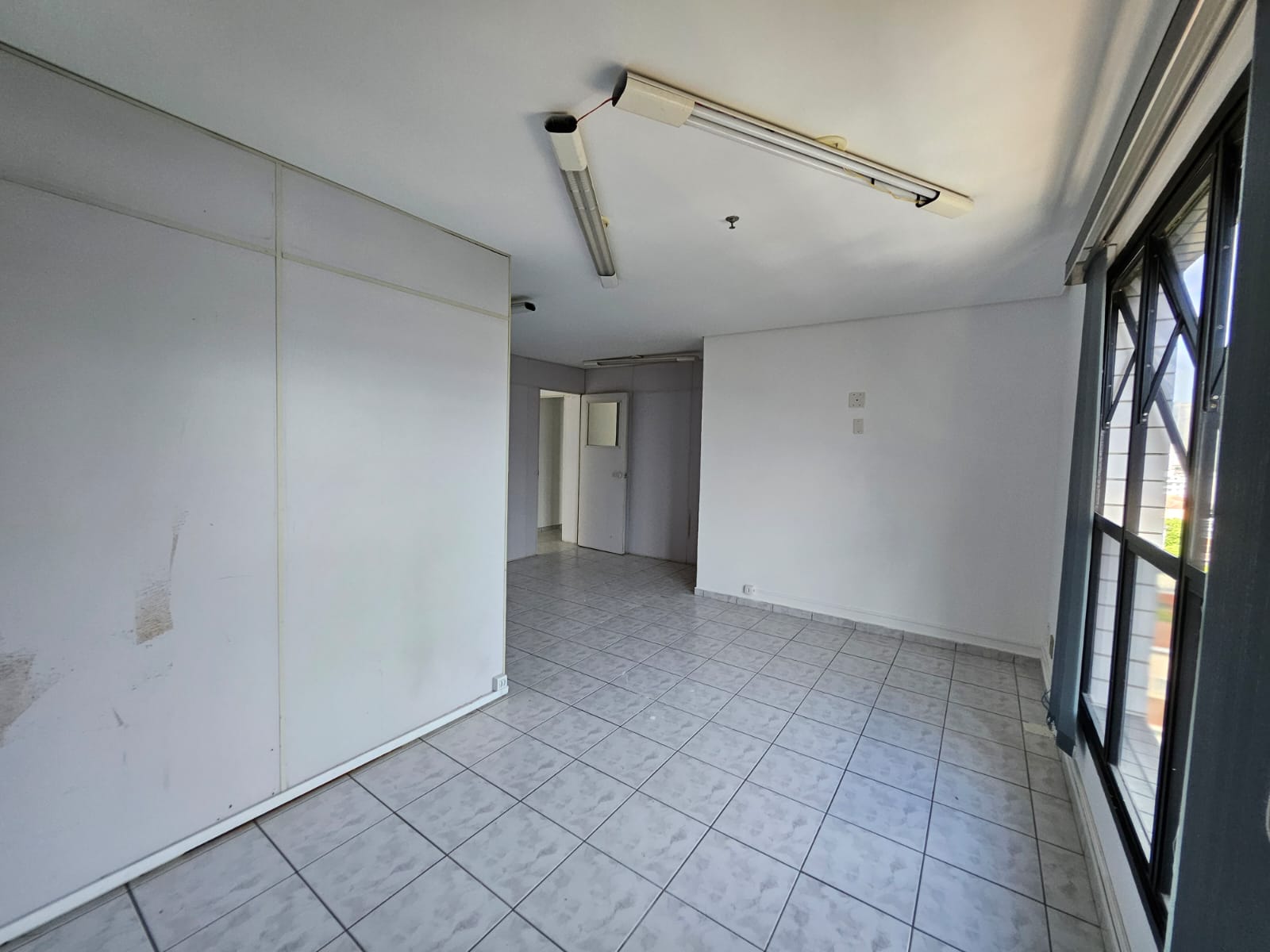 Foto do imóvel: Sala Comercial à Venda, 80 m² em  - 