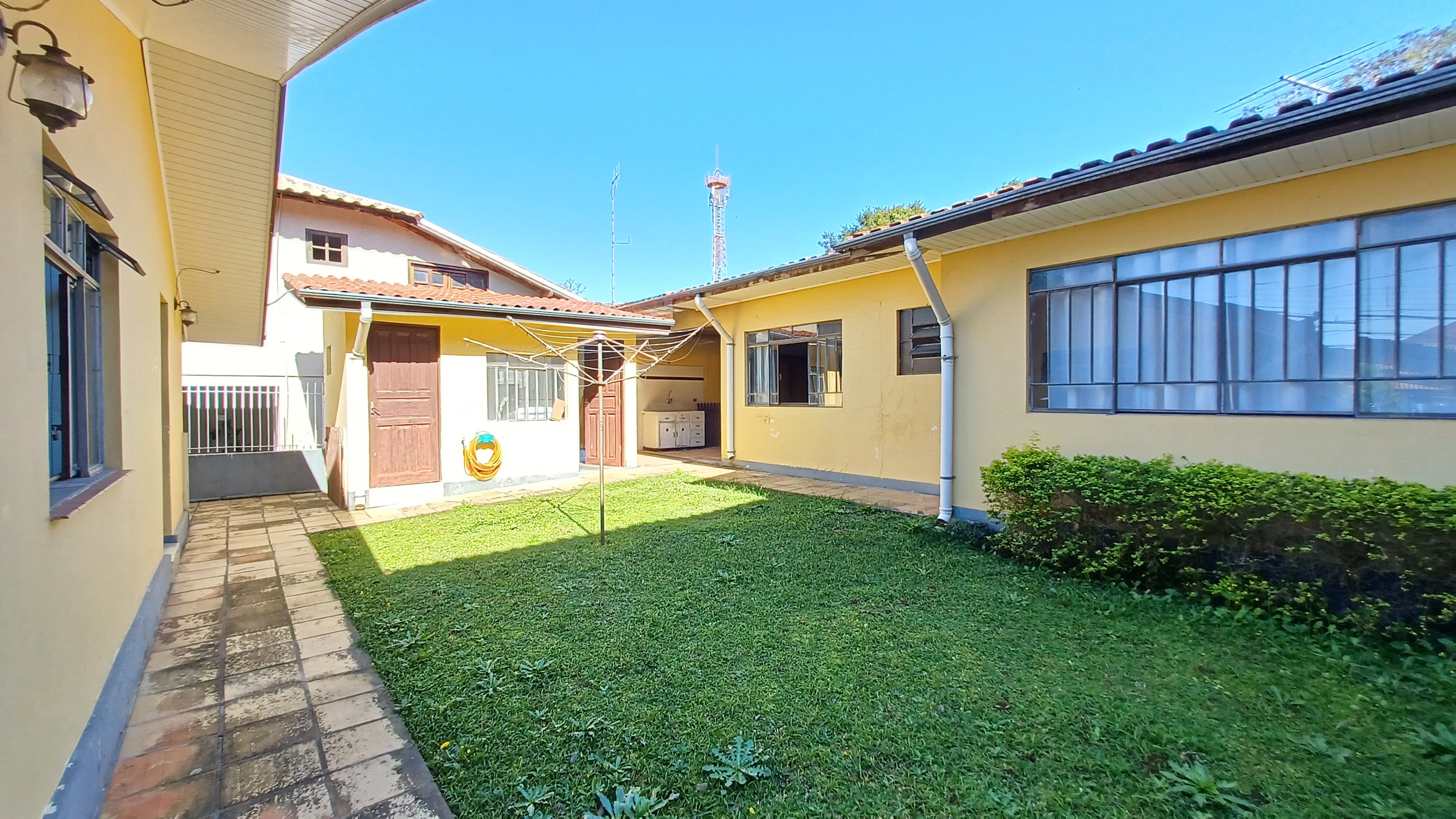 Imagem Casa com 3 Quartos à Venda, 207 m²em São Braz - Curitiba