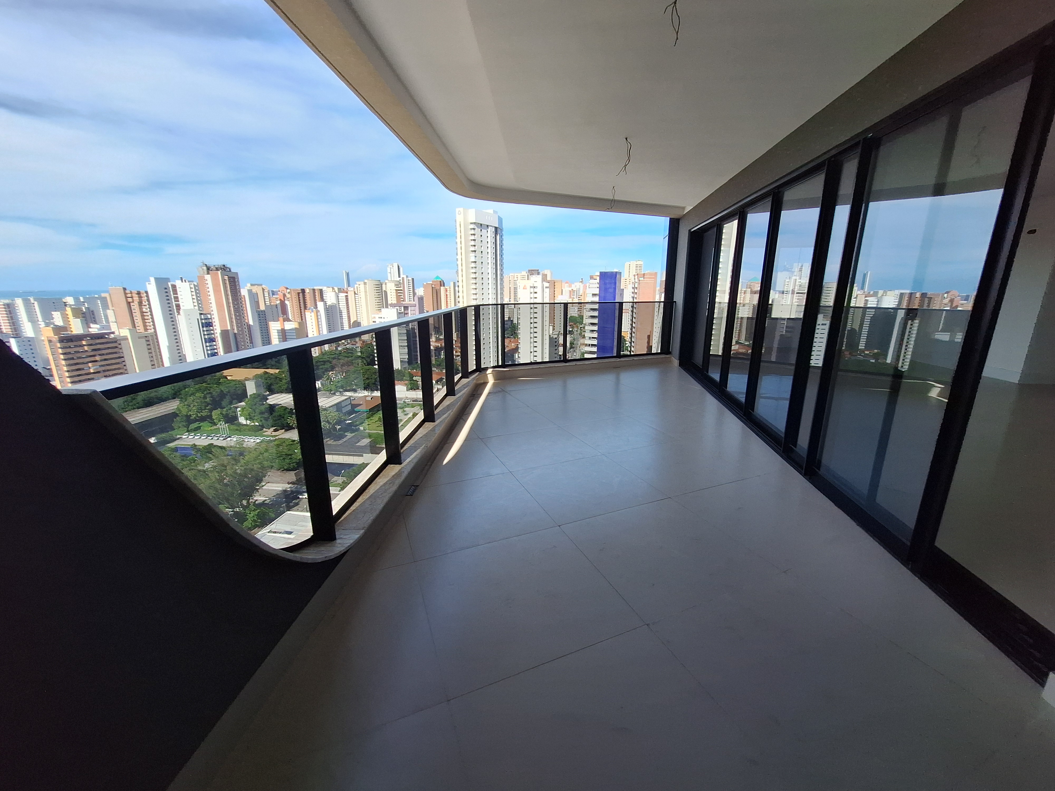 Foto do imóvel: Apartamento com 4 Quartos à Venda, 254 m² em Meireles - Fortaleza