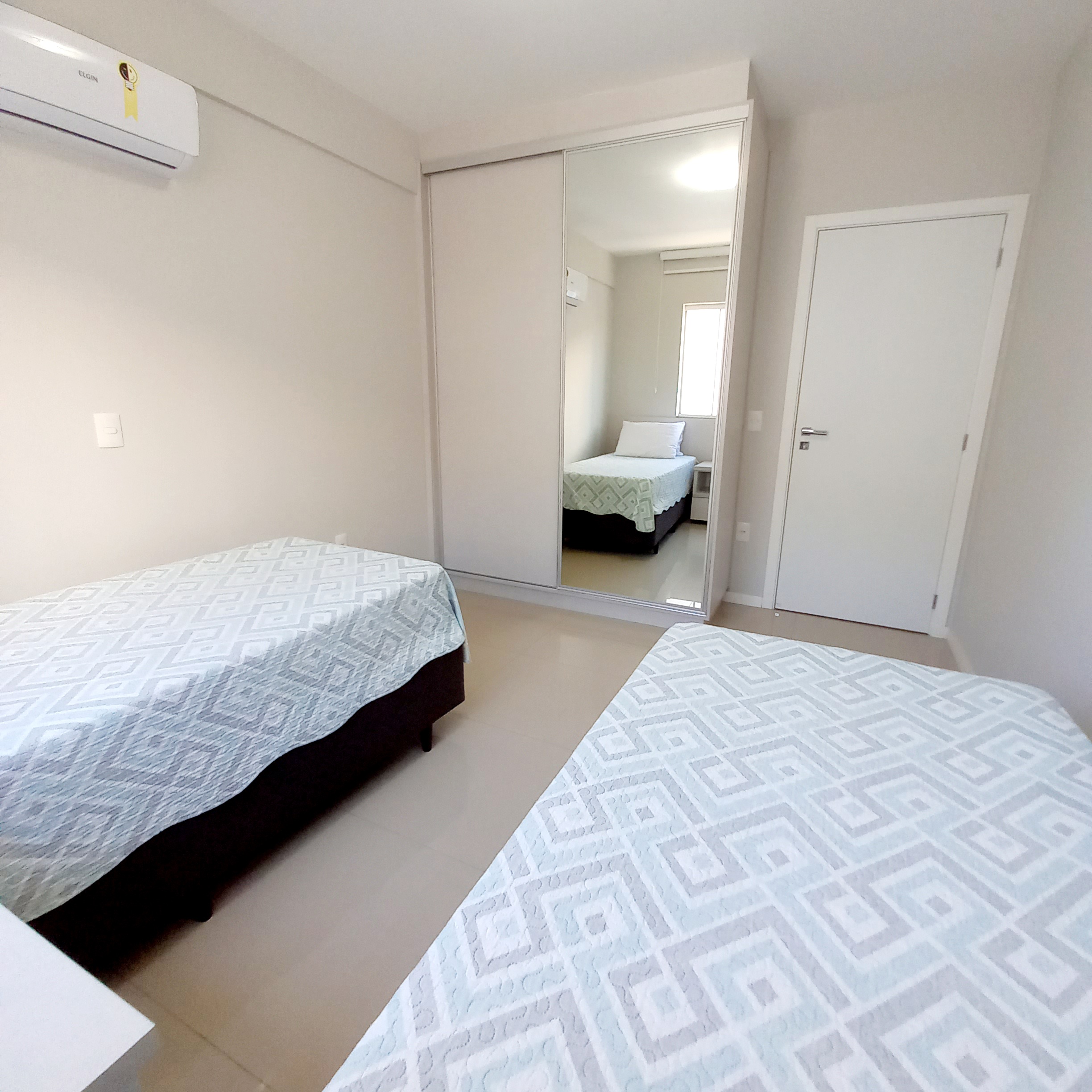 Imagem Apartamento com 2 Quartos à Venda, 78 m²em Bombas - Bombinhas