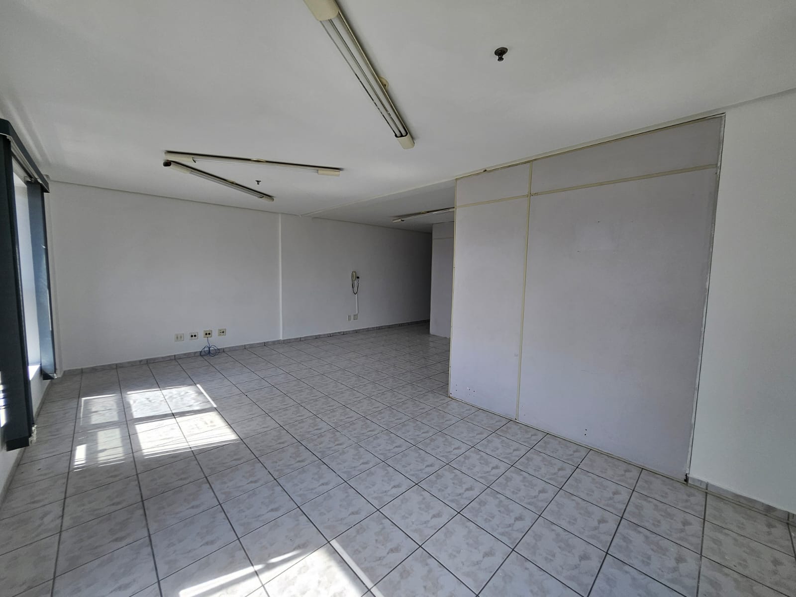 Foto do imóvel: Sala Comercial à Venda, 80 m² em  - 
