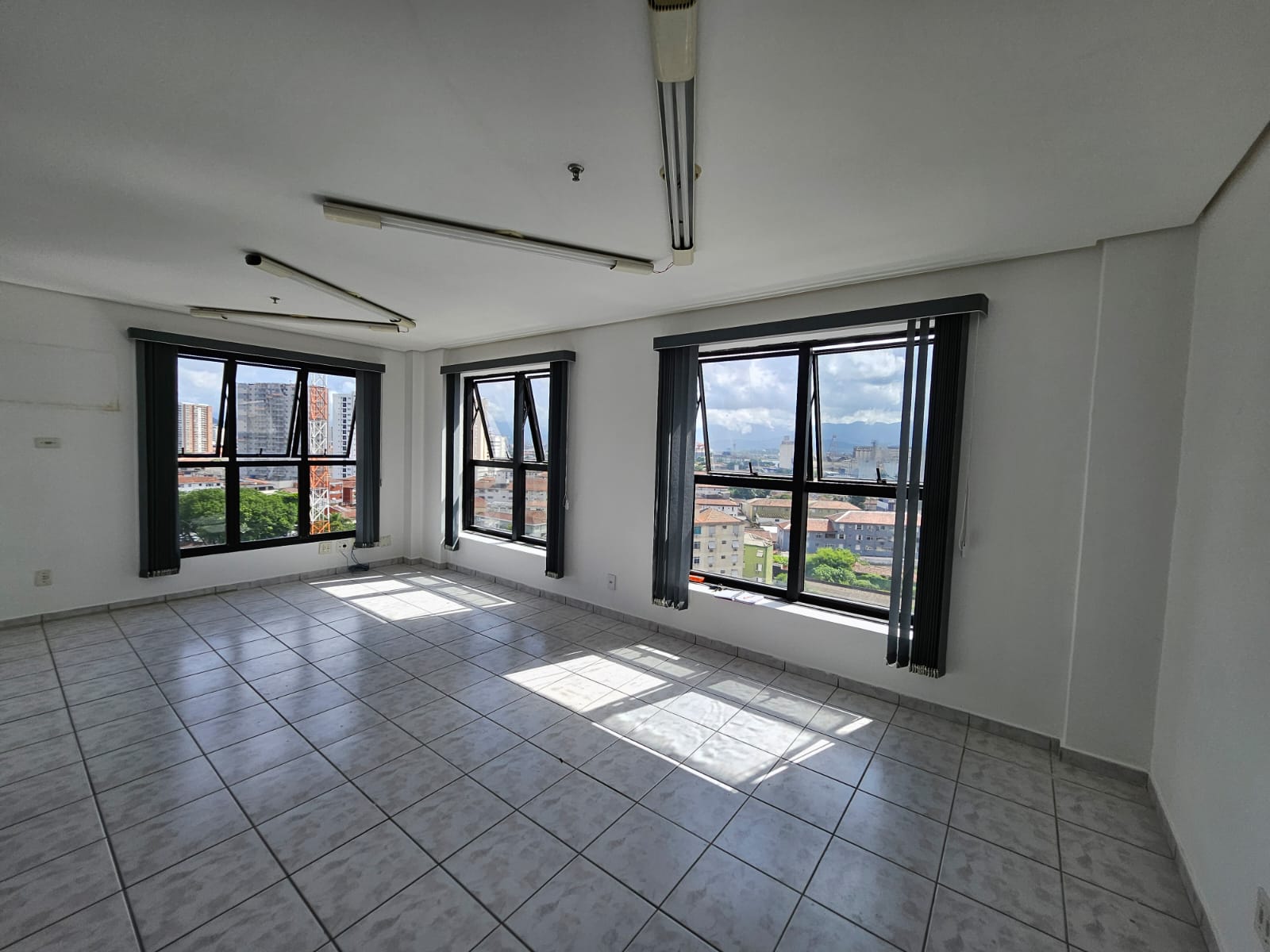 Foto do imóvel: Sala Comercial à Venda, 80 m² em  - 