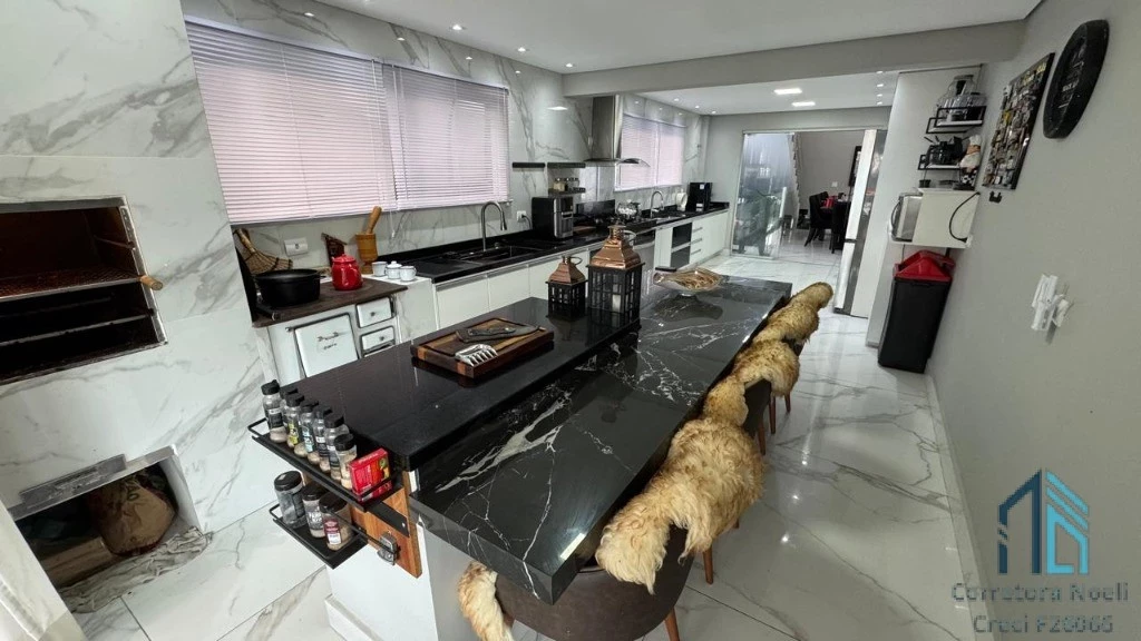 Foto do imóvel: Casa de Condomínio com 4 Quartos à Venda, 367 m² em Abranches - Curitiba