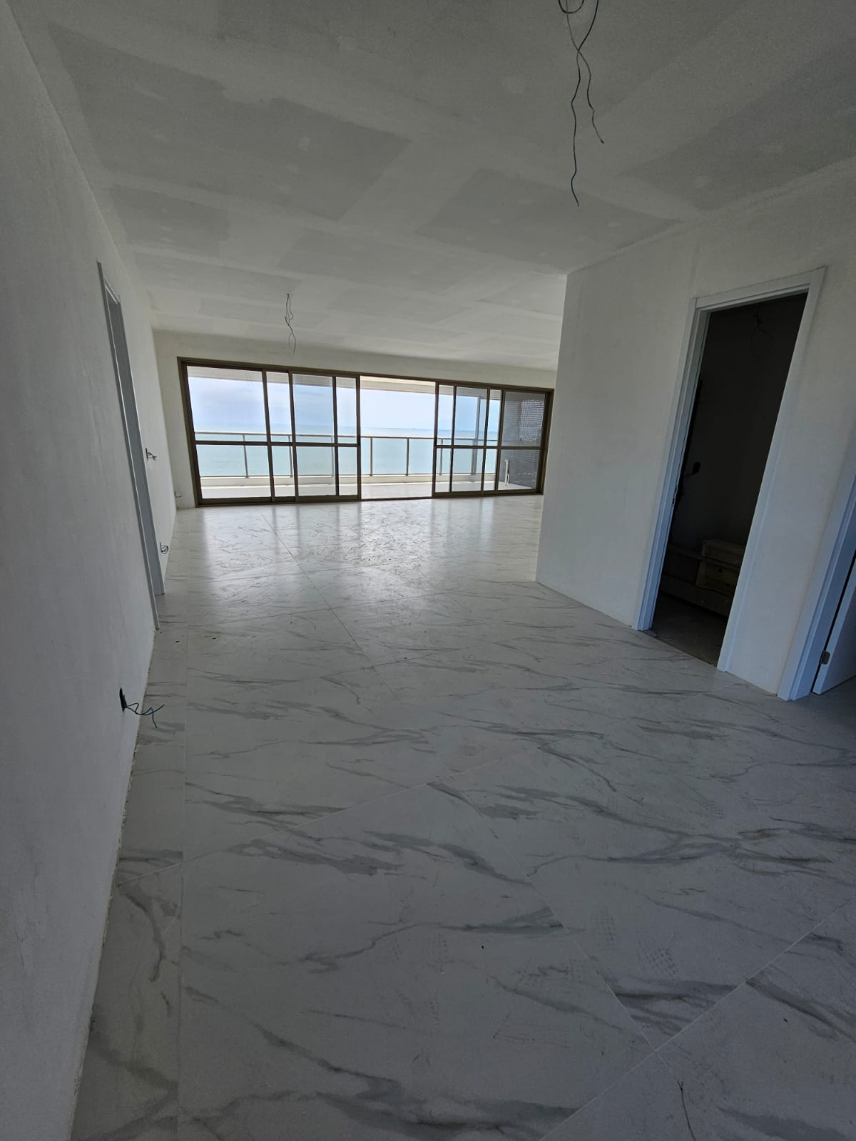 Imagem Apartamento com 4 Quartos à Venda, 240 m²em Ondina - Salvador