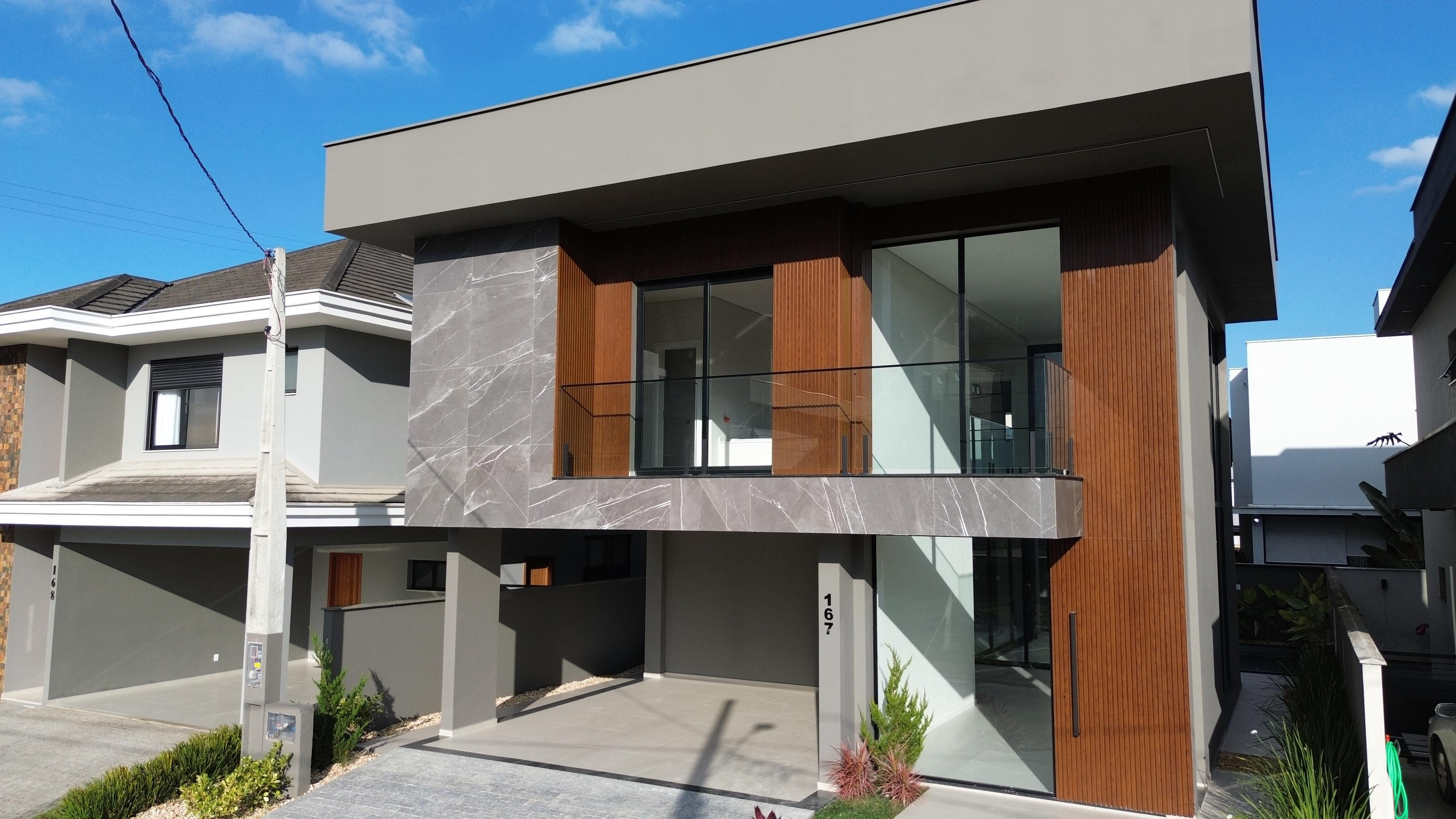 Foto do imóvel: Sobrado à Venda, 237 m² em Vila Nova - Joinville