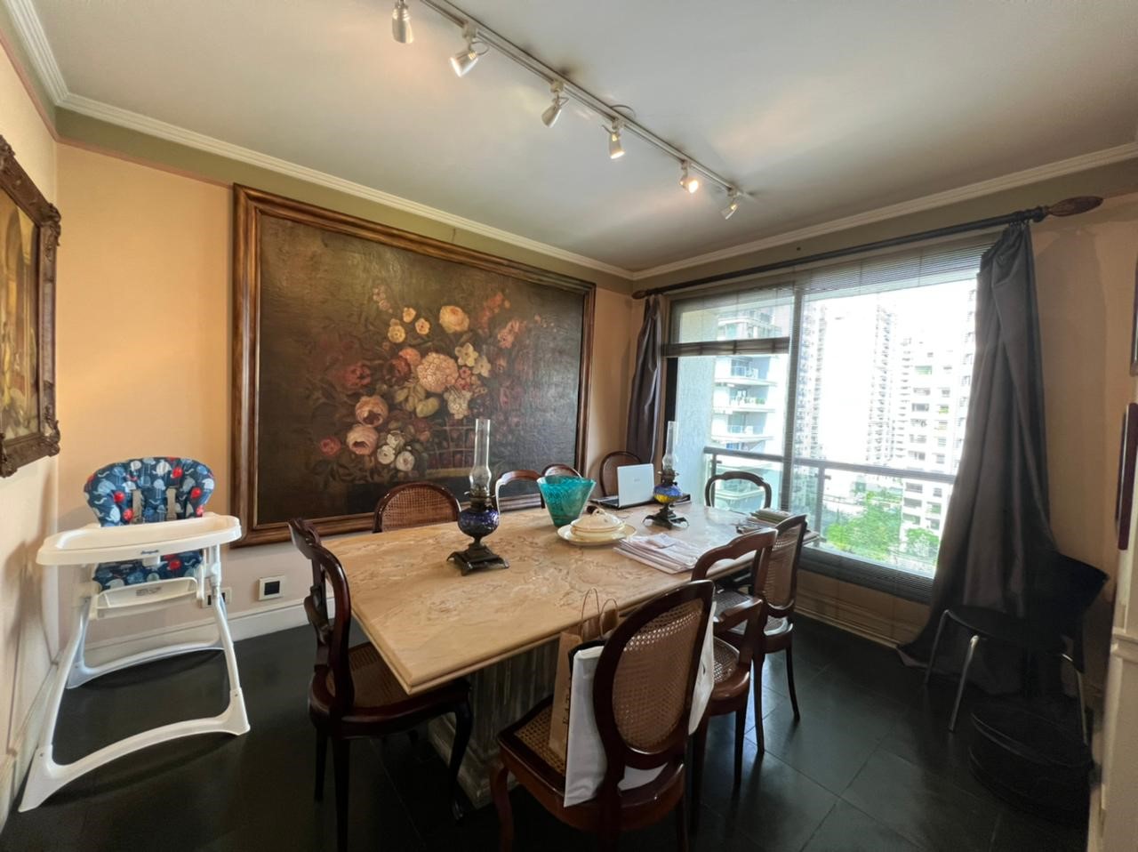 Imagem Apartamento com 4 Quartos à Venda, 220 m²em Itaim Bibi - São Paulo