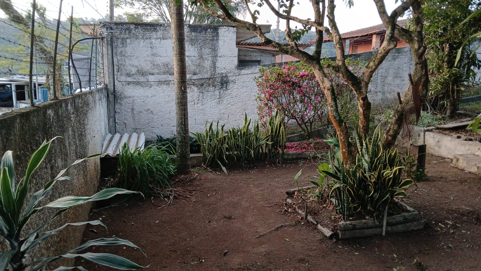 Foto do imóvel: Terreno à Venda, 250 m²em Jardim Novo Embu - Embu das Artes