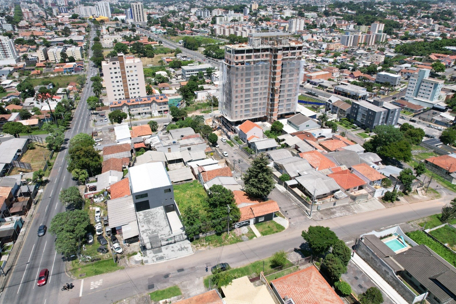 Imagem Terreno à Venda, 384 m²em Tingui - Curitiba
