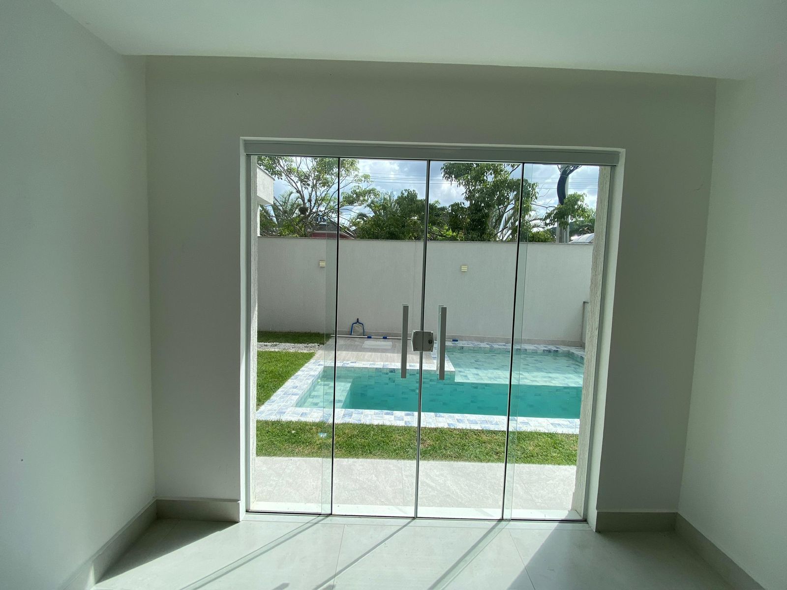 Foto do imóvel: Casa de Condomínio com 4 Quartos à Venda, 220 m² em Vargem Pequena - Rio de Janeiro