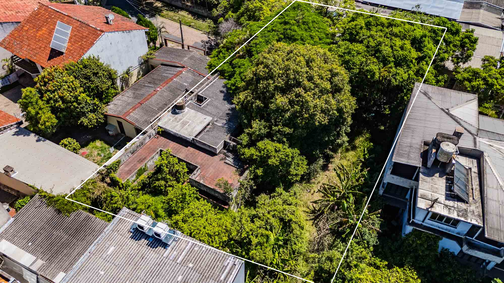 Foto do imóvel: Terreno à Venda, 705 m² em Vila Ipiranga - Porto Alegre