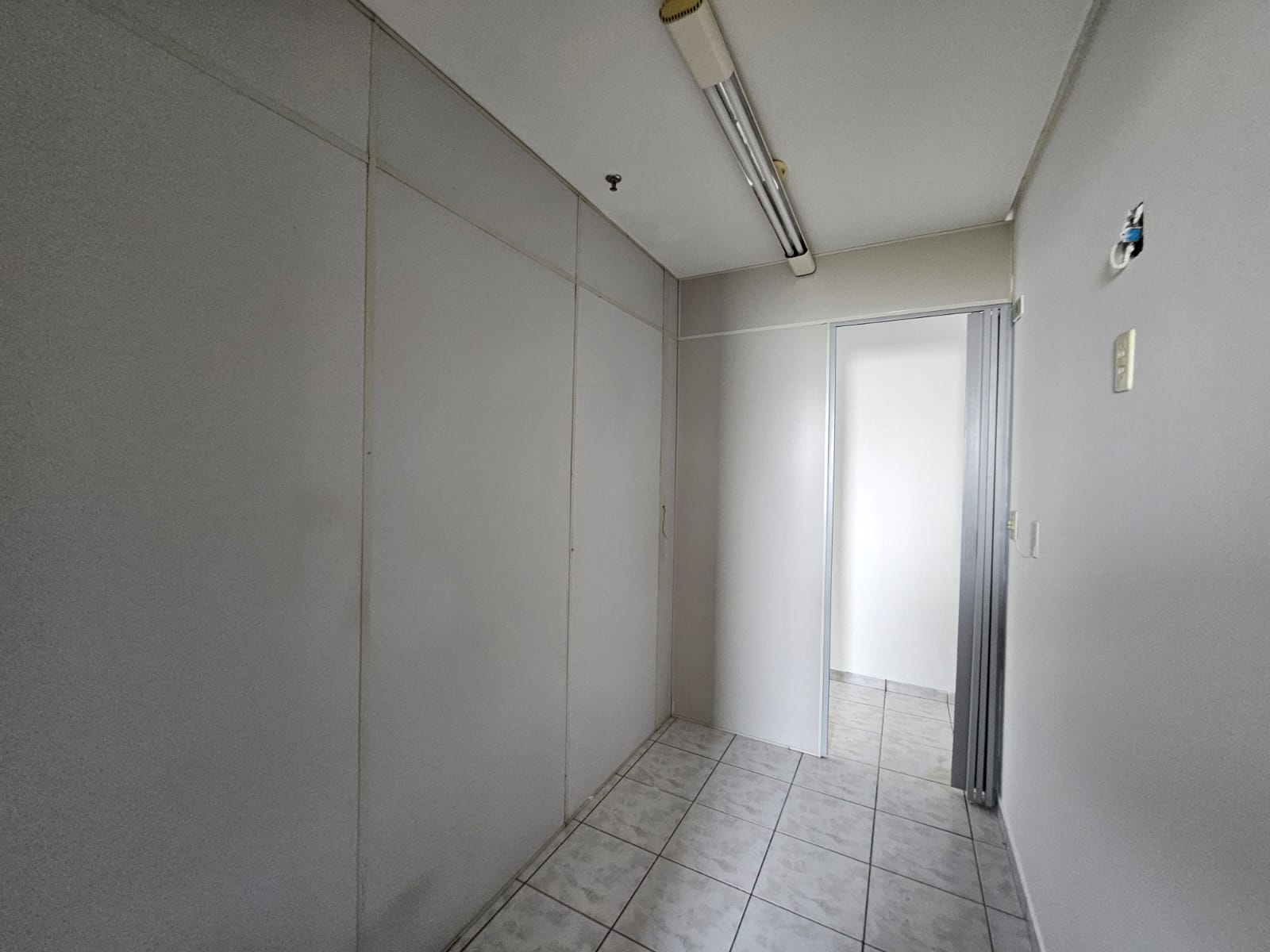 Foto do imóvel: Sala Comercial à Venda, 80 m² em  - 