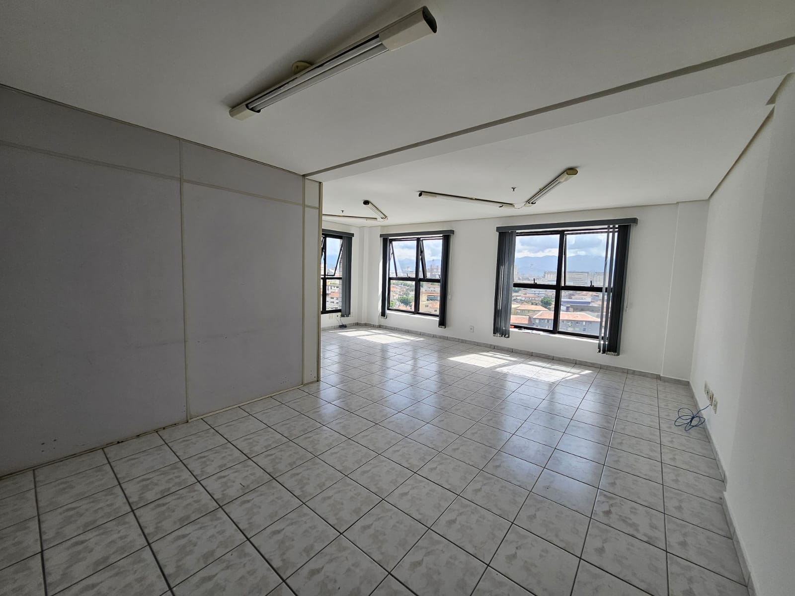 Foto do imóvel: Sala Comercial à Venda, 80 m² em  - 