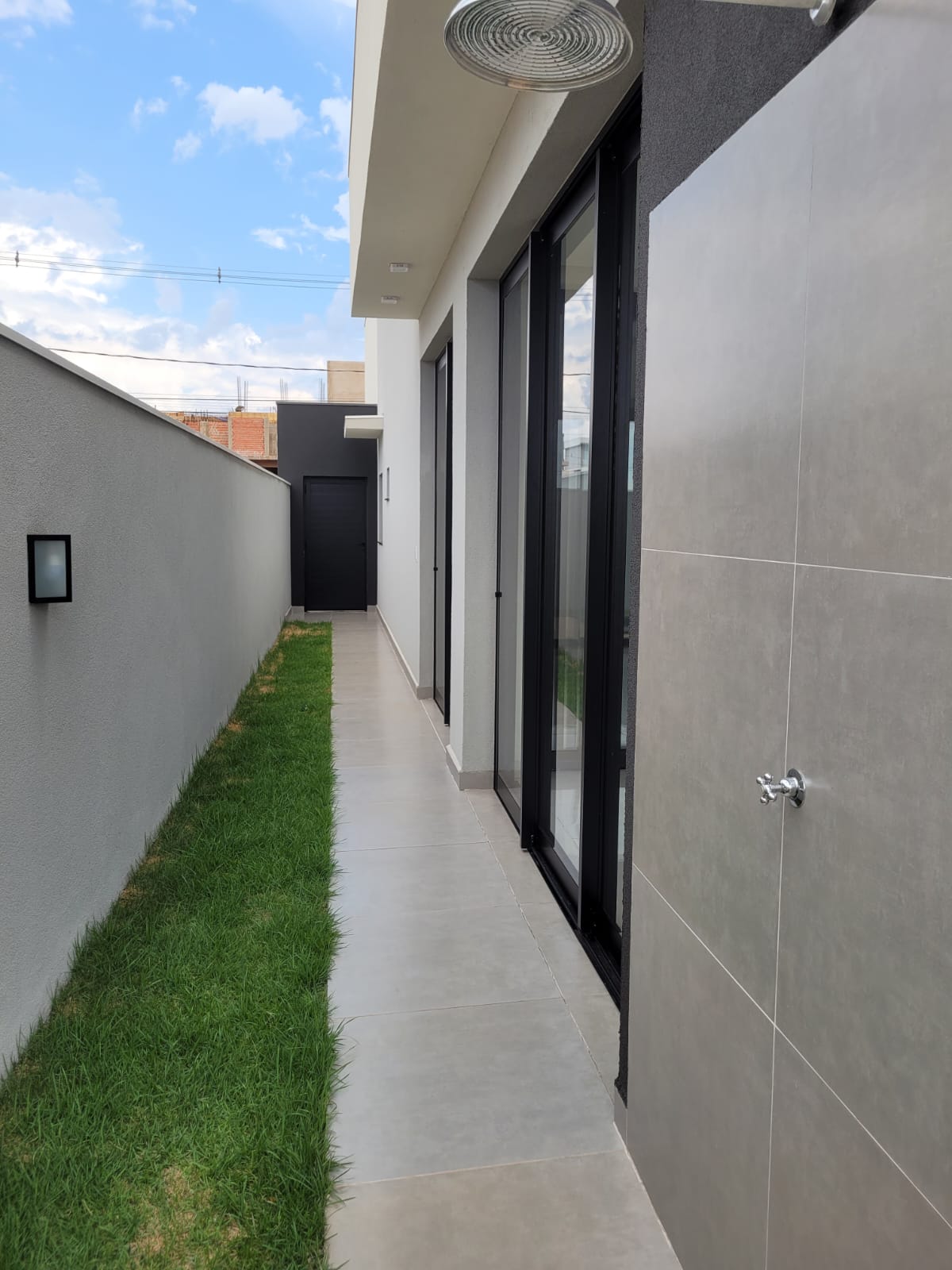 Imagem Casa com 3 Quartos à Venda, 210 m²em Alphaville Campo Grande 3 - Campo Grande