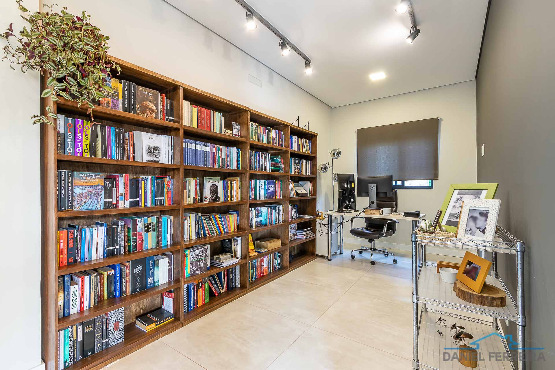 Foto do imóvel: Casa de Condomínio com 3 Quartos à Venda, 240 m² em Setor Habitacional Tororó (Jardim Botânico) - Brasília