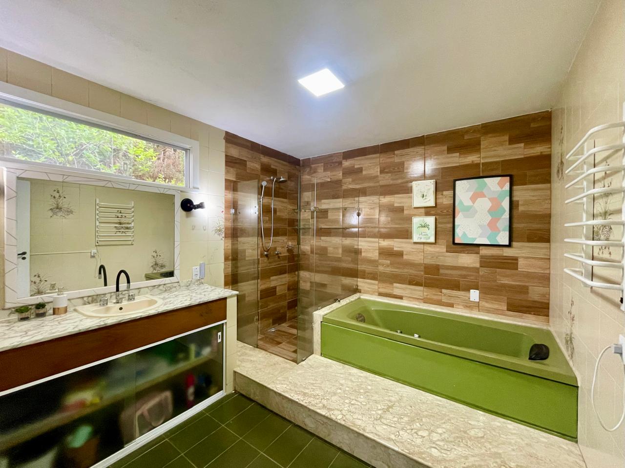 Foto do imóvel: Casa com 6 Quartos à Venda, 262 m²em Albuquerque - Teresópolis