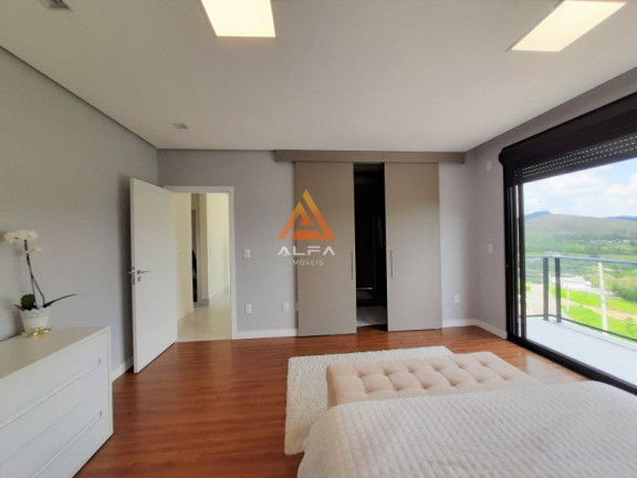 Imagem Casa de Condomínio com 3 Quartos à Venda, 300 m²