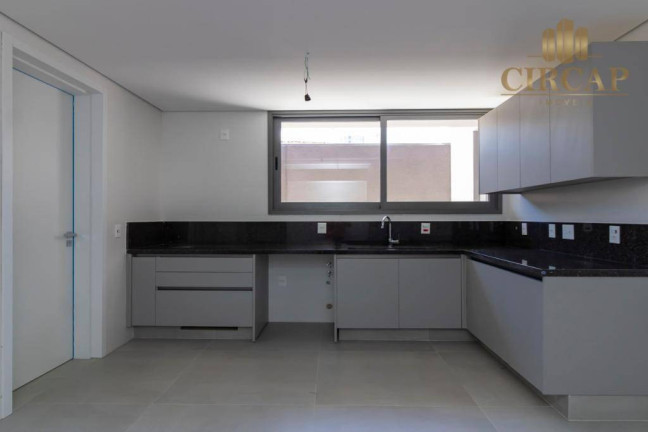 Imagem Sobrado com 4 Quartos à Venda ou Locação, 581 m² em Alto De Pinheiros - São Paulo