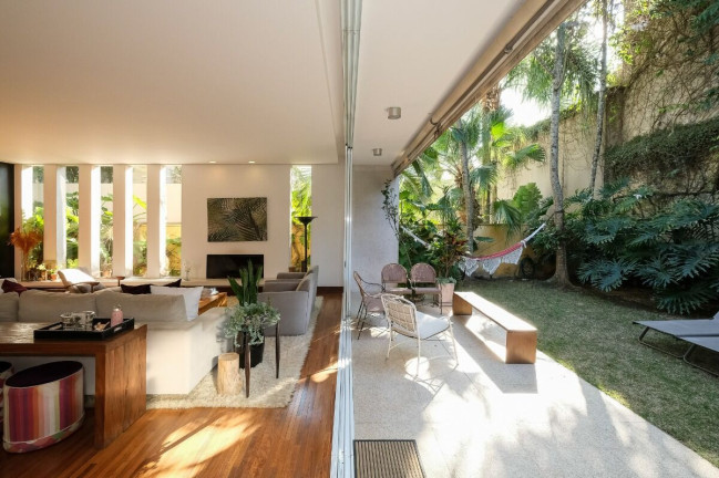 Casa com 4 Quartos à Venda, 357 m² em Sumaré - São Paulo
