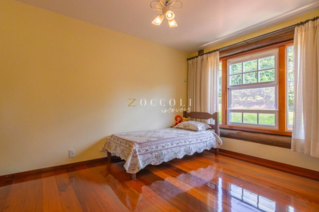 Imagem Casa de Condomínio com 4 Quartos à Venda, 263 m² em Iucas - Teresópolis
