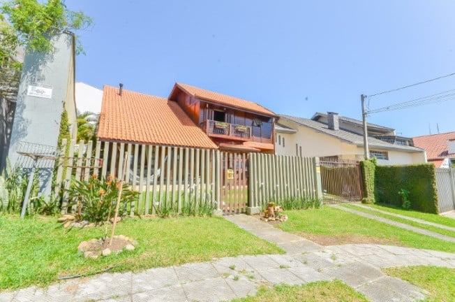Imagem Casa com 3 Quartos à Venda, 252 m² em Pilarzinho - Curitiba