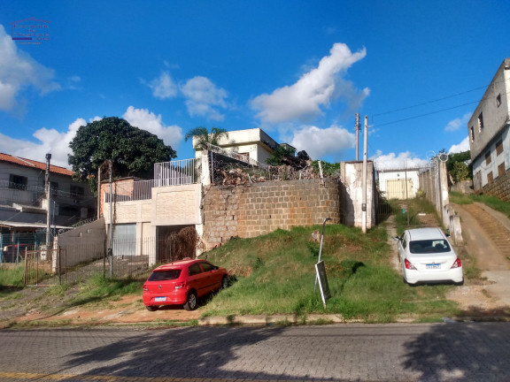 Imagem Terreno à Venda, 715 m² em Medianeira - Porto Alegre