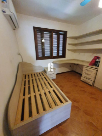 Imagem Casa com 3 Quartos à Venda, 180 m² em Camobi - Santa Maria