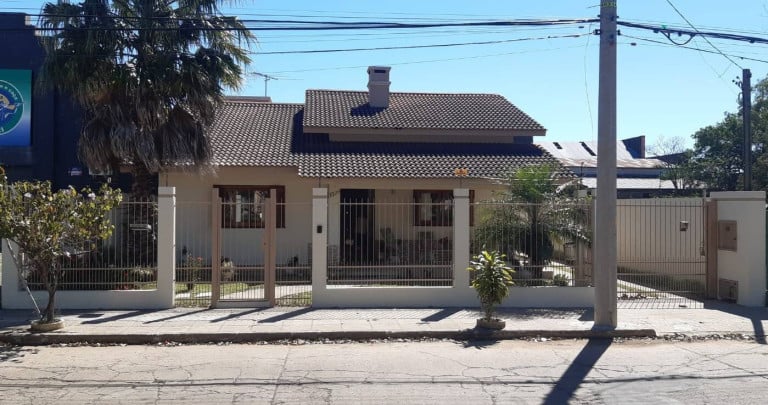 Imagem Casa com 3 Quartos à Venda, 1.089 m² em Centro - Itaqui