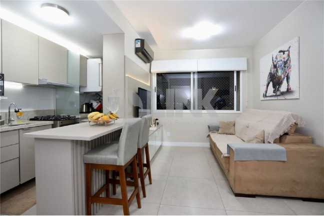 Imagem Apartamento com 3 Quartos à Venda, 66 m² em Vila Ipiranga - Porto Alegre