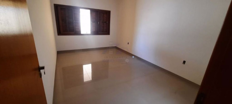 Imagem Casa com 4 Quartos à Venda, 483 m² em Centro - Guararapes