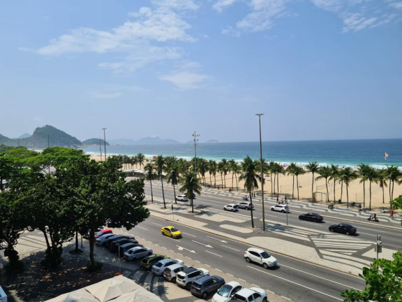 Imagem Apartamento com 2 Quartos à Venda,  em Copacabana - Rio De Janeiro