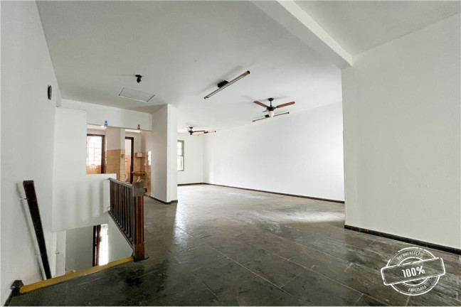 Imagem Casa com 2 Quartos à Venda, 195 m²